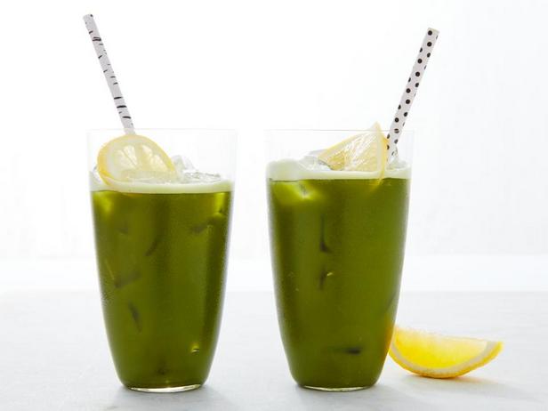 Eislimonade mit Matcha-Grüntee