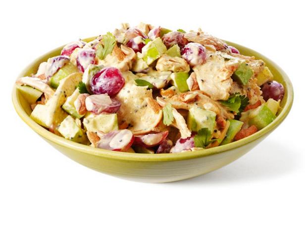 Hühnersalat mit Weintrauben, Cashewnüssen und Äpfeln