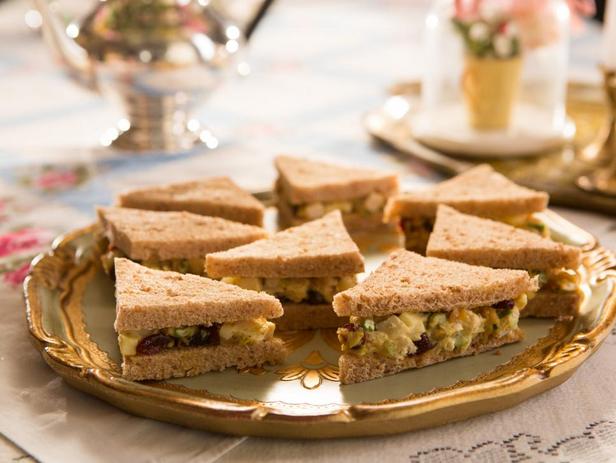 Club-Sandwich mit Hähnchen, Apfel und Currysalat