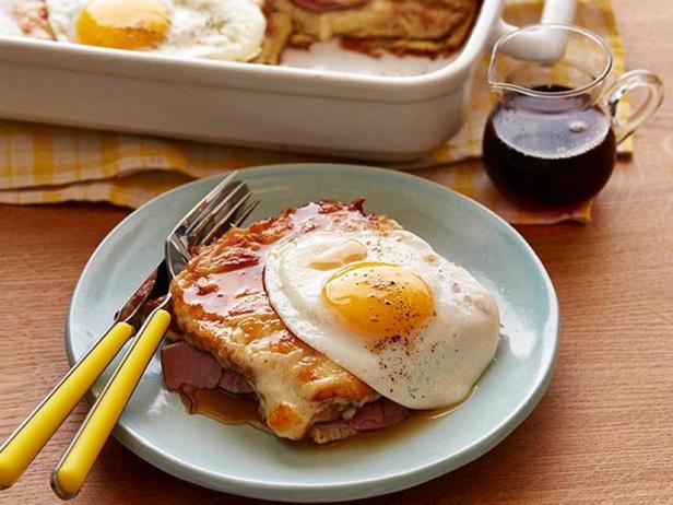 Wie man Croque Madame French Toast Auflauf zubereitet