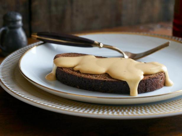 Englischer Toast mit geschmolzenem Käse
