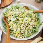 Avocado- und gerösteter Maissalat mit Green-Goddess-Dressing