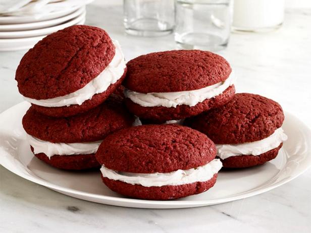 Wie man Red Velvet Whoopie Pies zubereitet