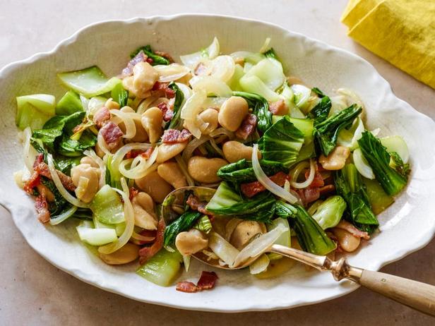 Zubereitung - Geschmorter Pak Choi mit Speck, Zwiebeln und Limabohnen
