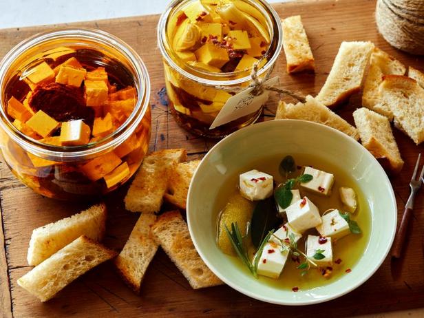 Wie man marinierten Feta-Käse zubereitet – 3 Rezepte