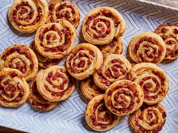 Zubereitung - Blätterteigbrötchen mit Wurst und Honig-Senf