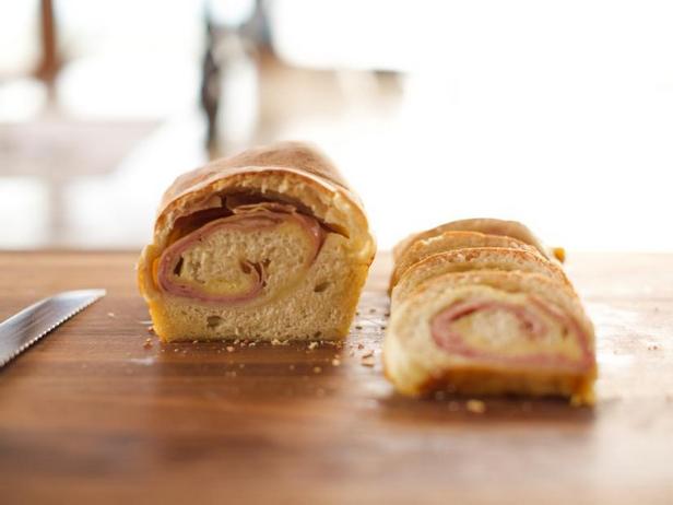 Jambonlu ve Peynirli Ekmek Nasıl Yapılır?