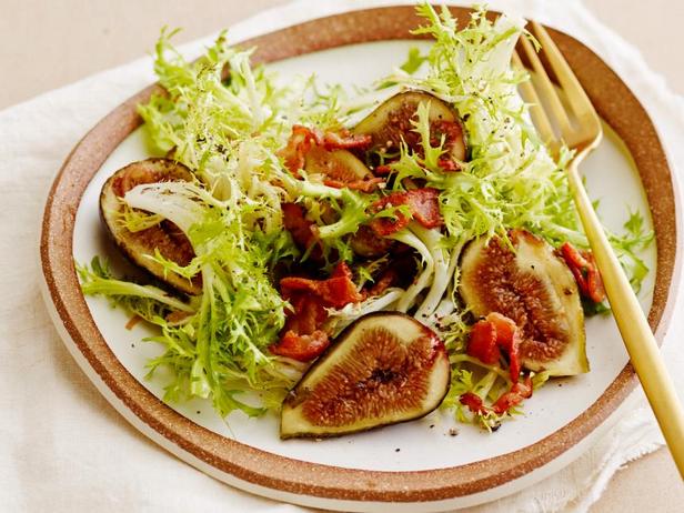 Rezept für Friséeblätter mit Feigen und Speck