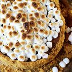 Gefrorener S'mores-Käsekuchen ohne Backen