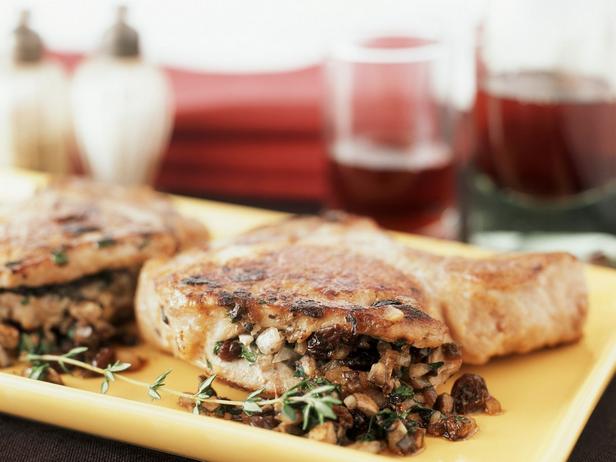 Come preparare le cotolette di maiale ripiene alla griglia