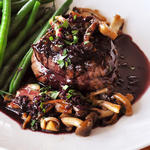 Filet Mignon mit Weinsauce und Pilzen