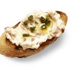 Crostini mit weißen Bohnen und Prosciutto