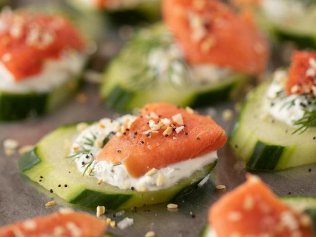 Zubereitung - Vorspeise aus geräuchertem Lachs und Gurke