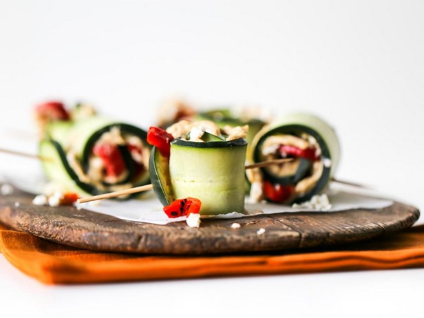 Gurkenröllchen mit Hummus