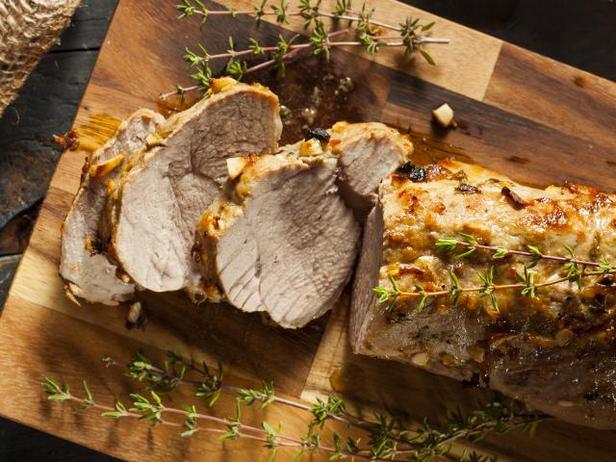Zubereitung - Schweinefleisch im Ofen mit Knoblauch und Kräutern