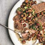 Lachs in Leinsamenkruste mit Trauben-Walnuss-Salsa