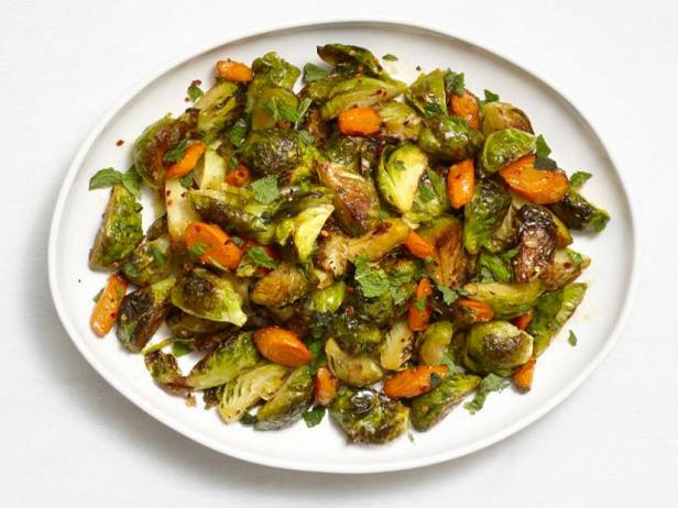 Come preparare i cavoletti di Bruxelles arrostiti con le carote