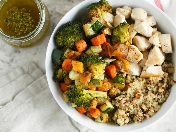 Zubereitung – Hähnchen-, Gemüse- und Quinoa-Bowl