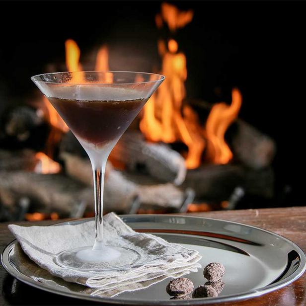Wie man einen Schokoladen-Kirsch-Martini zubereitet