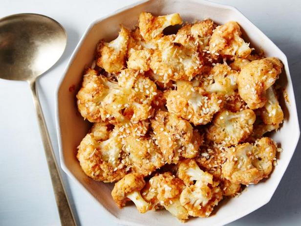Come preparare - Cavolfiore saltato in padella con tofu e peperoni arrostiti