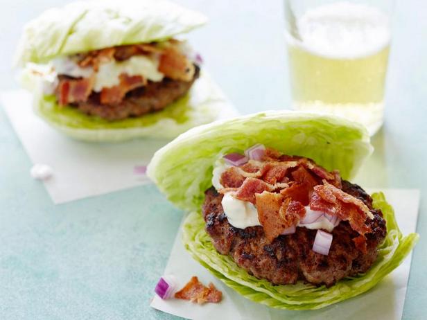 So bereiten Sie einen gesunden Burger ohne Brötchen zu