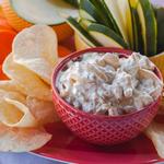 Französischer Zwiebeldip mit Gemüsechips