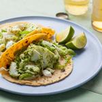 Heilbutt-, Wirsingkohl- und Koriander-Tacos