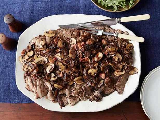 Zubereitung – Geschmorte Rinderbrust mit Zwiebeln, Champignons und Balsamico