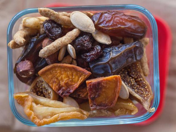 Come preparare un mix da viaggio di frutta secca di Napa