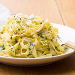 Pasta mit schwarzem Pfeffer und Pecorino-Käse
