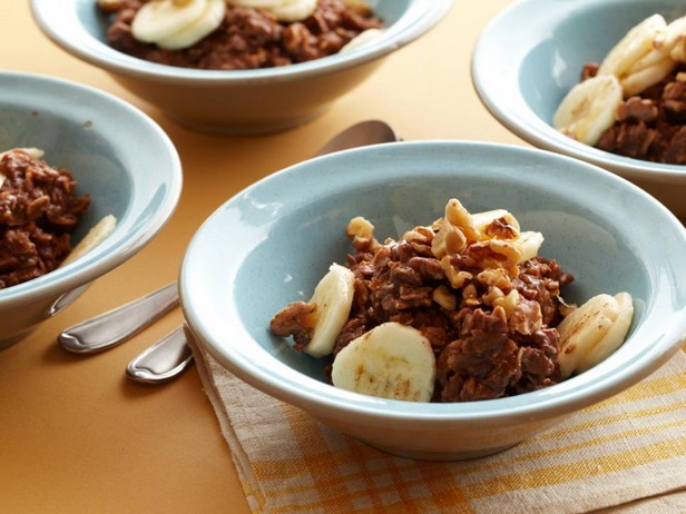Schoko-Bananen-Haferflocken mit Nüssen
