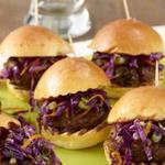 Mini-Sandwiches mit Rindfleisch und schwarzen Bohnen