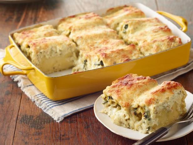 Come preparare - Involtini primavera di pasta al forno con salsa besciamella