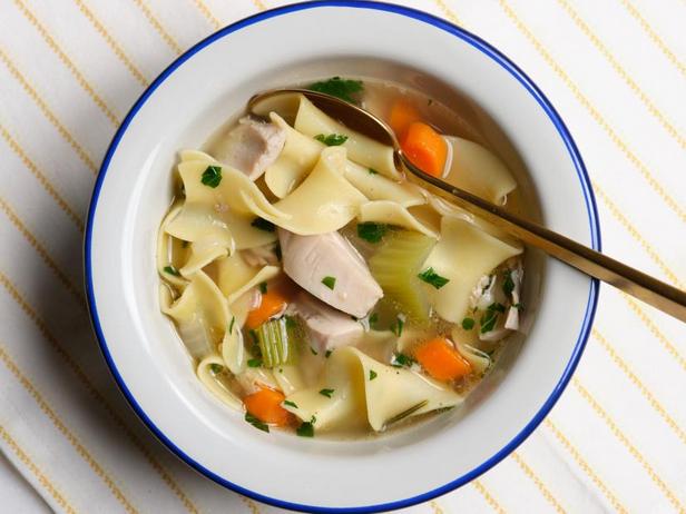 So bereiten Sie die beste Hühnernudelsuppe zu