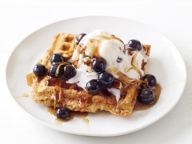 So macht man - Blaubeer-Ahorn-Waffeln am Sonntag