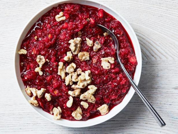 Wie man Orangen-Cranberry-Relish mit Walnüssen zubereitet