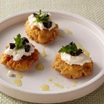 Panelle mit Ricotta und schwarzen Oliven