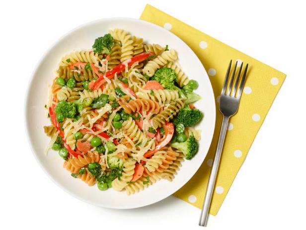 Wie man Fusilli Primavera kocht