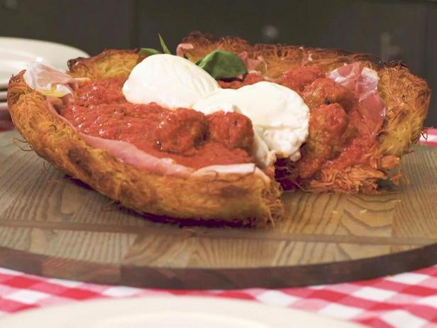 So bereiten Sie eine Pasta-Schüssel mit Fleischbällchen zu