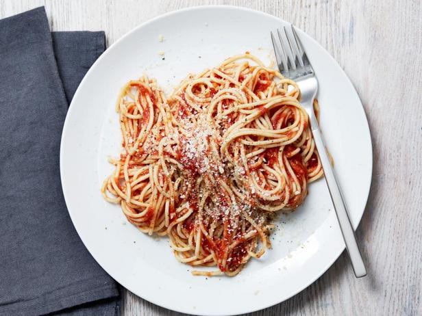 Come preparare - Spaghetti al sugo di marinara facili e veloci