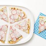 Fladenbrot mit Butter, Schnittlauch und Radieschen