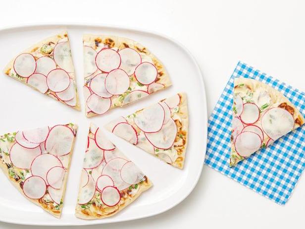 Zubereitung - Fladenbrot mit Butter, Schnittlauch und Radieschen