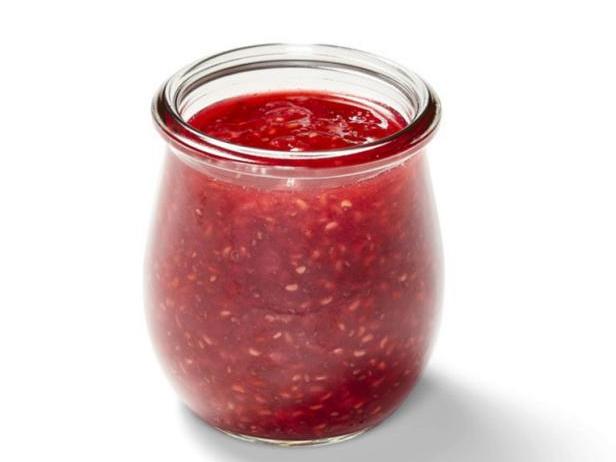 Wie man Himbeer-Chia-Samen-Marmelade zubereitet