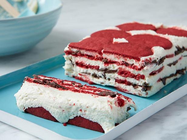 Wie man einen Red Velvet Kühlschrankkuchen zubereitet