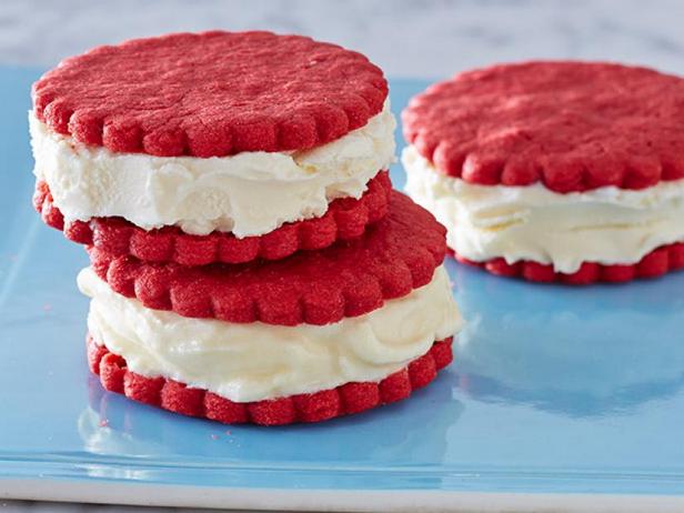 Πώς να φτιάξετε σάντουιτς παγωτού Red Velvet