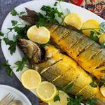 سمك القاروص بالزعفران والليمون