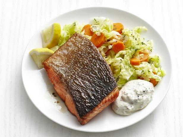 Zubereitungstipps – Gebratener Lachs mit Karotten, Kohl und Dill
