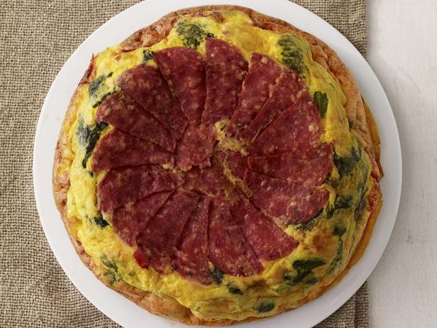 Wie man eine Frittata mit Salami und Rapini zubereitet