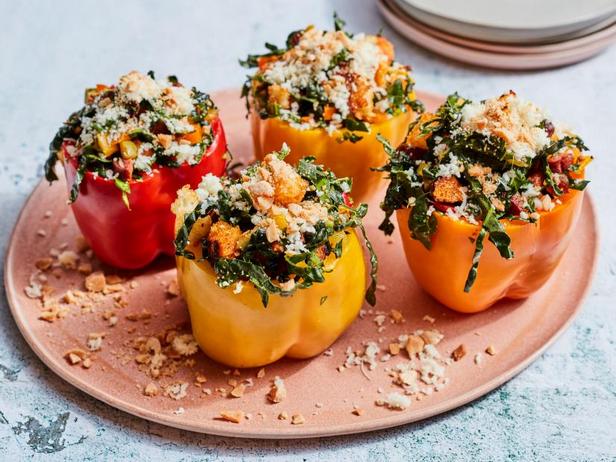 Rezept für gefüllte Paprika mit Wurst und Datteln