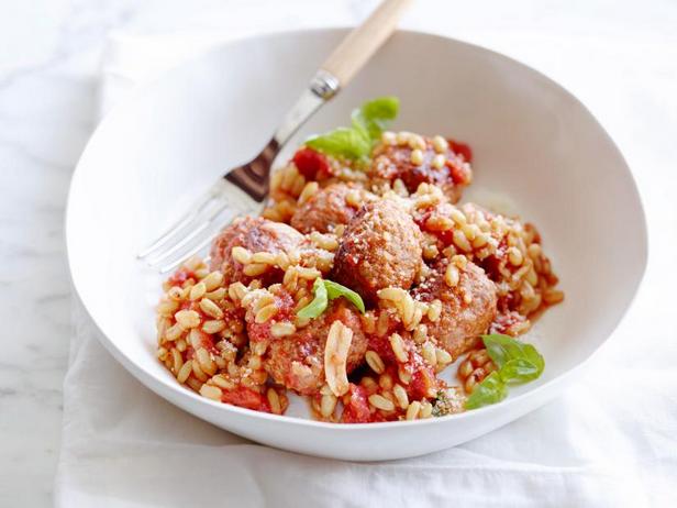 Come preparare le polpette al sugo di pomodoro con grano turano